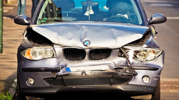 車が交通事故で廃車に・・・。全損・半損以上になったときの自動車保険・特約を解説