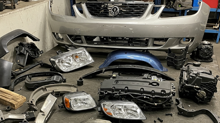 車の中古部品の活用とは？修理費削減のメリットとリスク